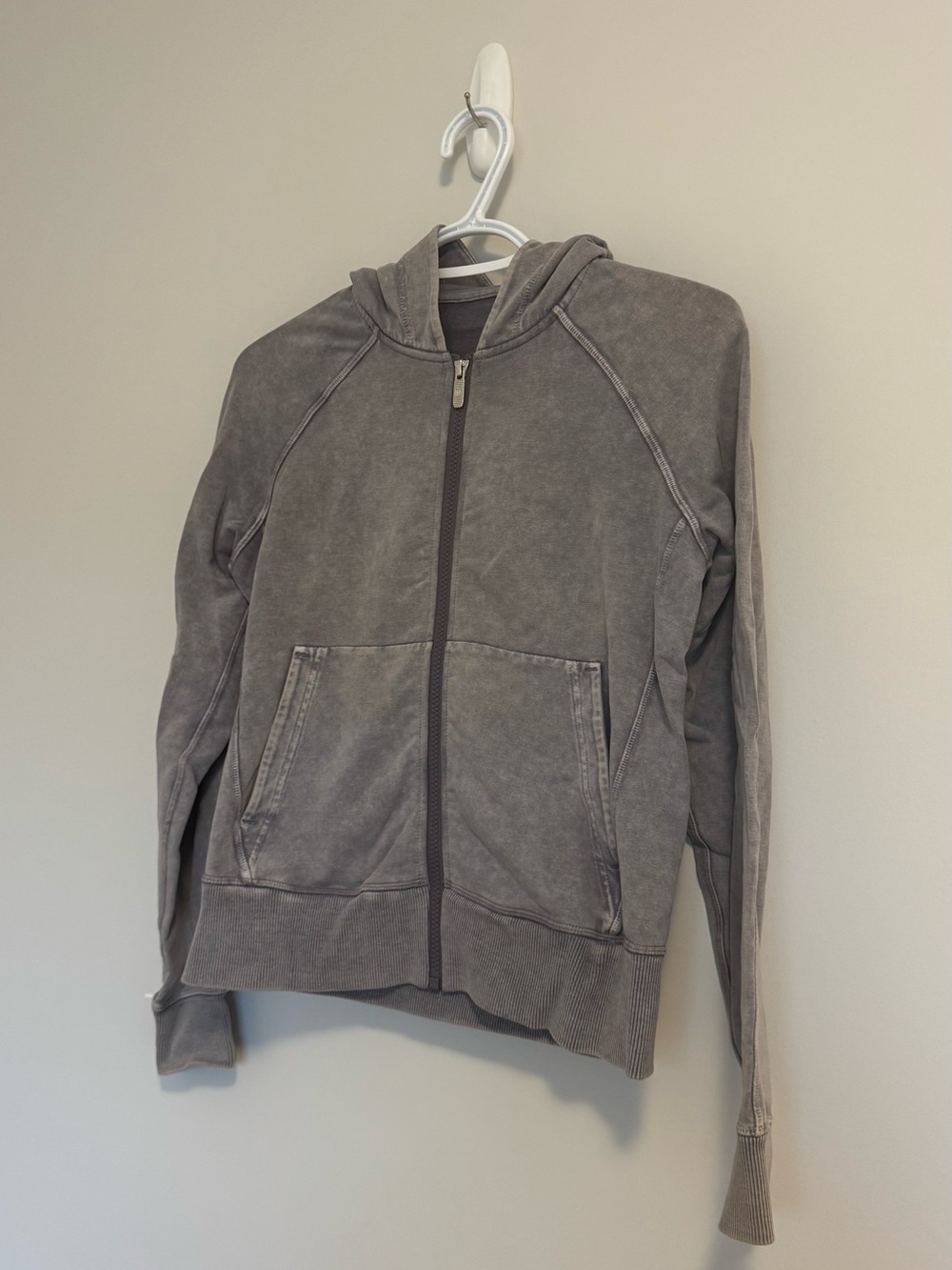Lululemon Loop Back Hoodie
Acid Rubber Dye Magnum
